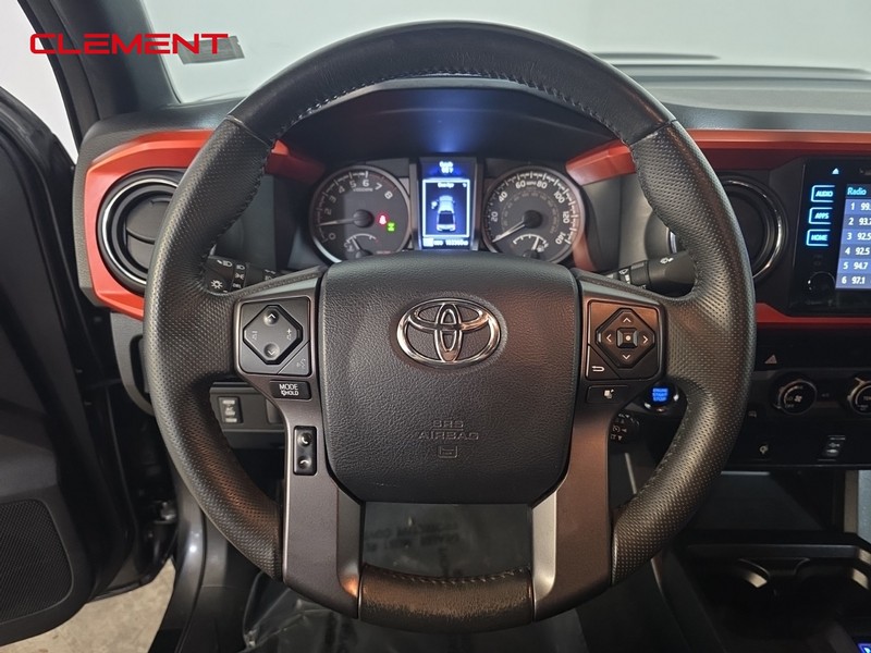 Toyota Tacoma Vehicle Image 12