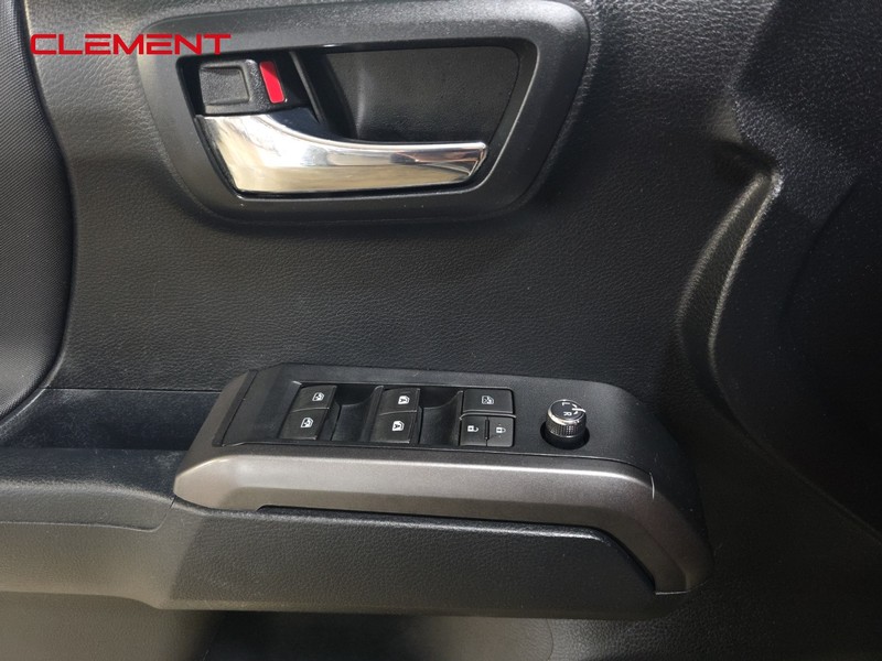 Toyota Tacoma Vehicle Image 23