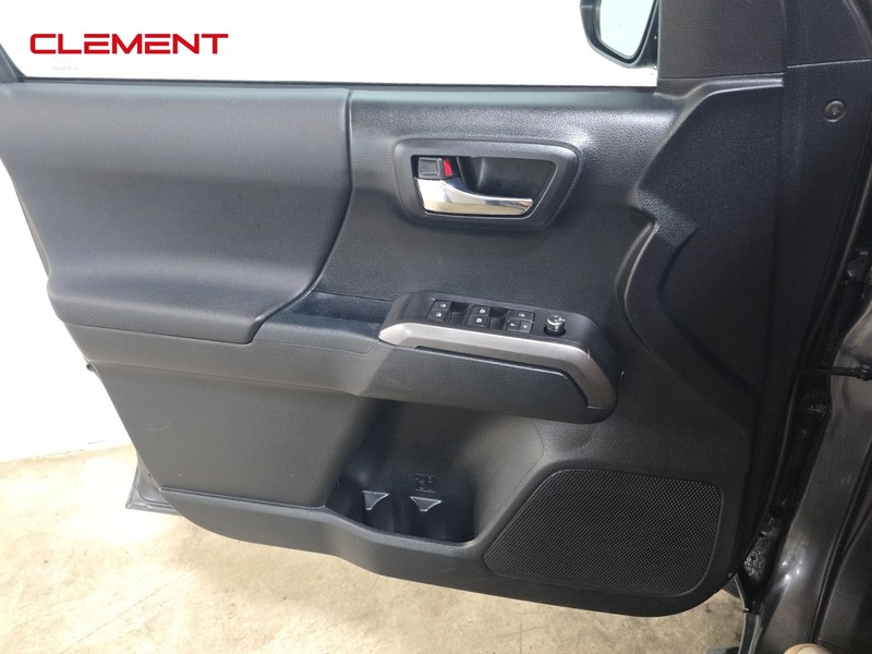 Toyota Tacoma Vehicle Image 24