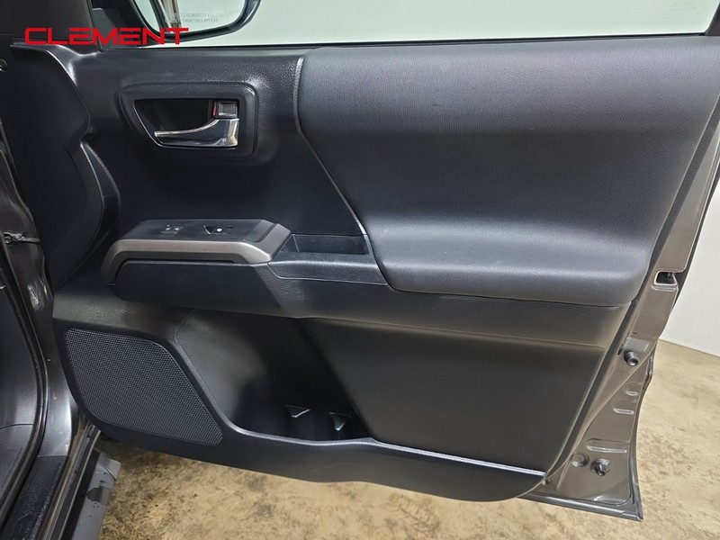 Toyota Tacoma Vehicle Image 32