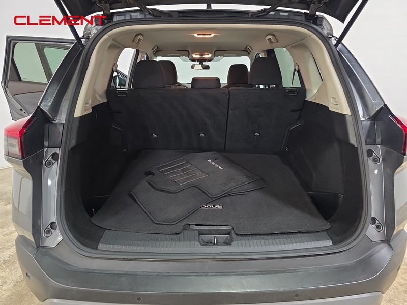 Nissan Rogue Vehicle Image 09
