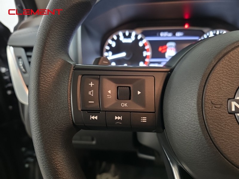 Nissan Rogue Vehicle Image 13