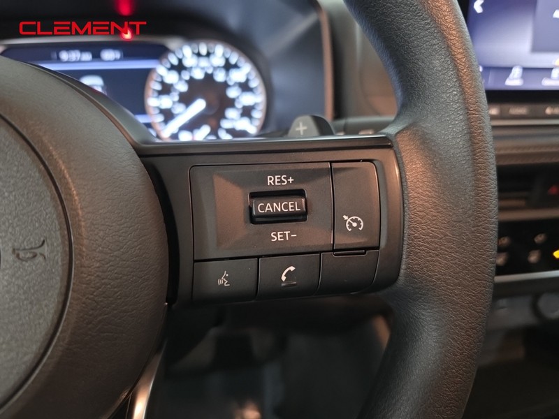 Nissan Rogue Vehicle Image 14