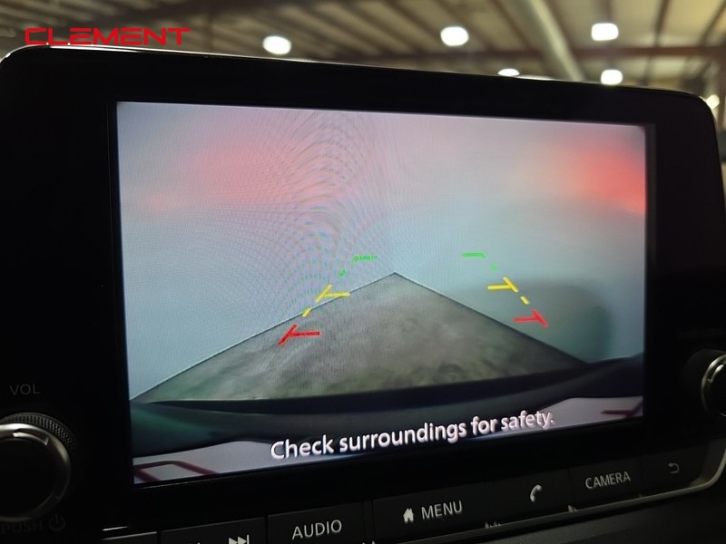 Nissan Rogue Vehicle Image 18