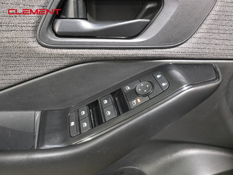 Nissan Rogue Vehicle Image 21