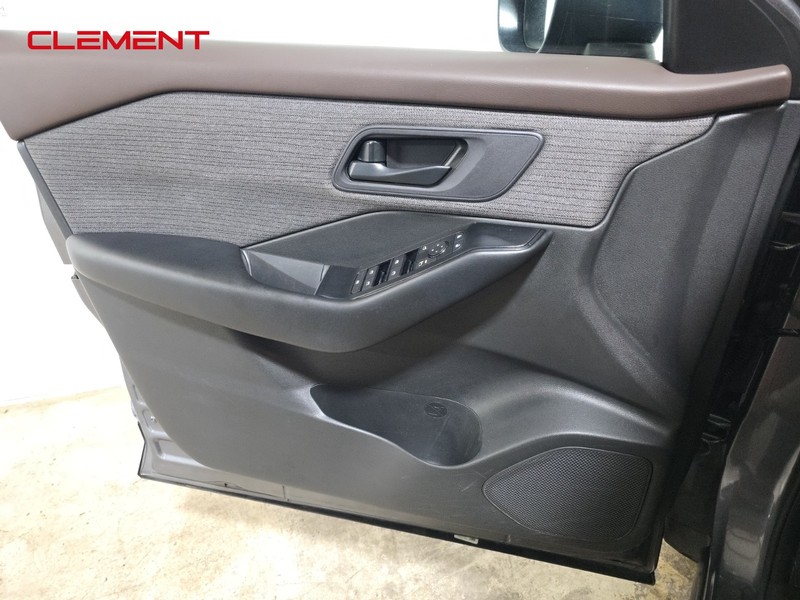 Nissan Rogue Vehicle Image 22