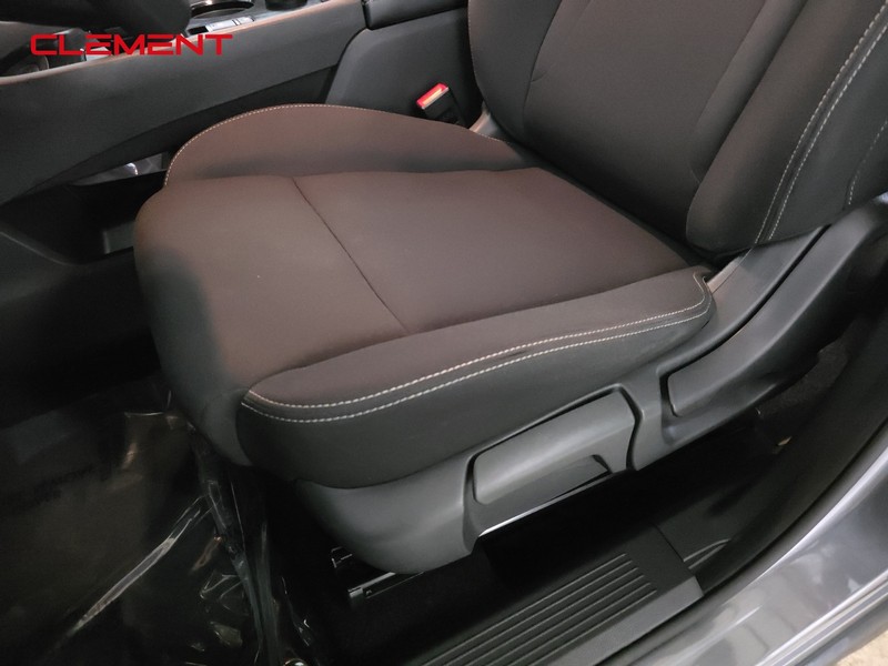 Nissan Rogue Vehicle Image 23