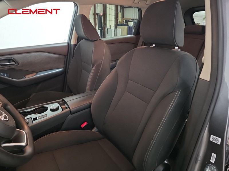 Nissan Rogue Vehicle Image 24