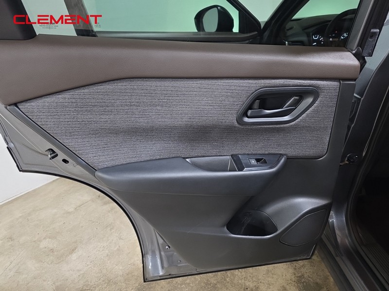 Nissan Rogue Vehicle Image 25