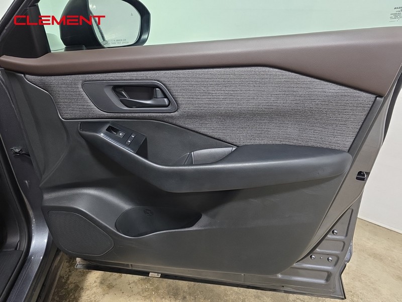 Nissan Rogue Vehicle Image 30