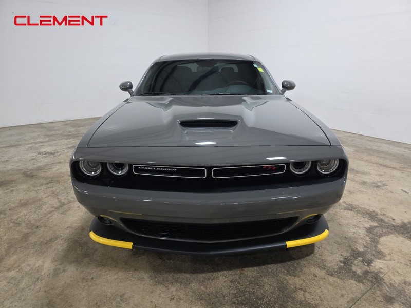 Dodge Challenger Vehicle Image 02