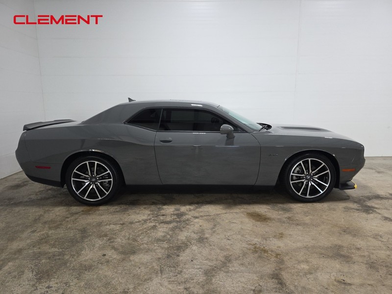 Dodge Challenger Vehicle Image 04