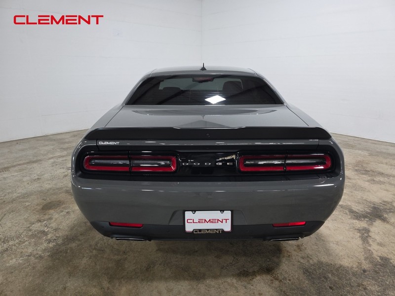 Dodge Challenger Vehicle Image 07