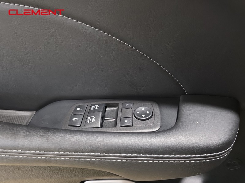 Dodge Challenger Vehicle Image 26