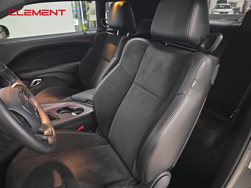 Dodge Challenger Vehicle Image 29