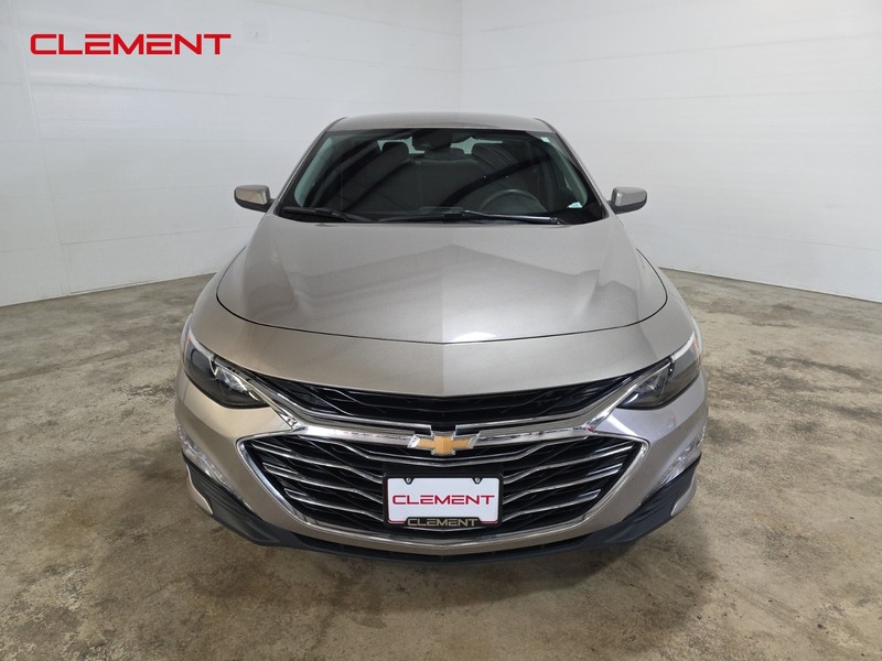 Chevrolet Malibu Vehicle Image 02