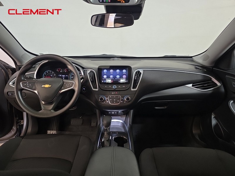 Chevrolet Malibu Vehicle Image 09