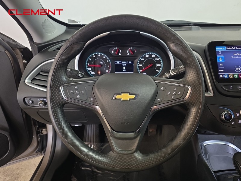 Chevrolet Malibu Vehicle Image 11