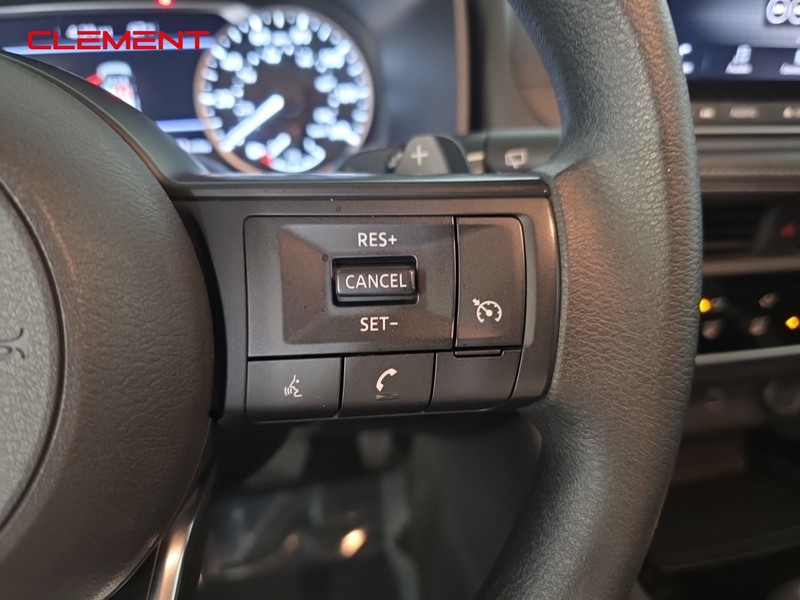 Nissan Rogue Vehicle Image 14