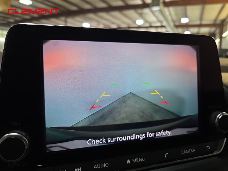 Nissan Rogue Vehicle Image 18