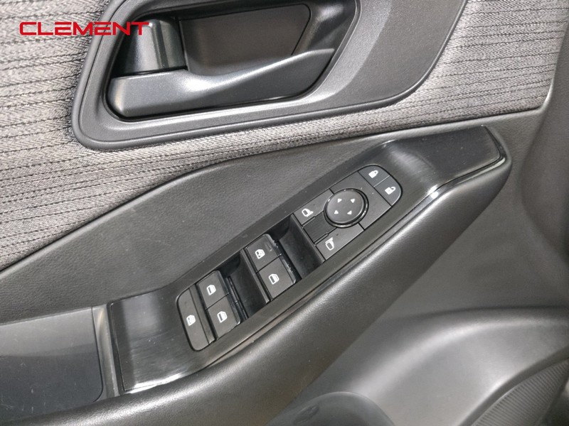 Nissan Rogue Vehicle Image 22