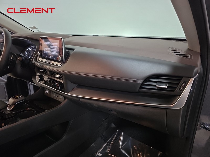Nissan Rogue Vehicle Image 30