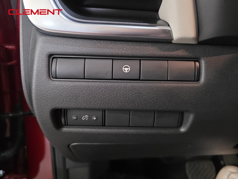 Nissan Rogue Vehicle Image 12