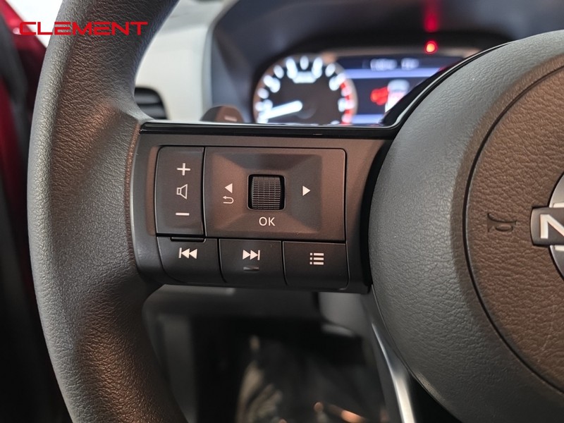 Nissan Rogue Vehicle Image 14
