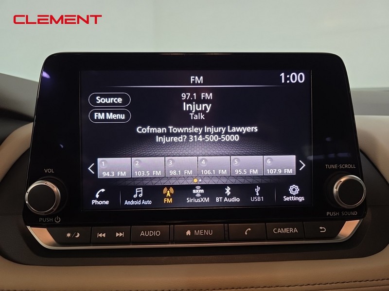 Nissan Rogue Vehicle Image 18
