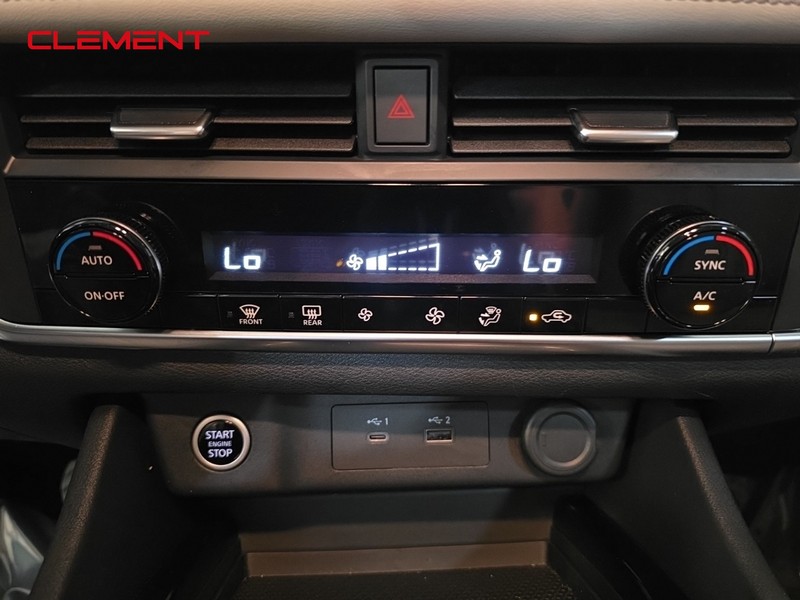 Nissan Rogue Vehicle Image 21