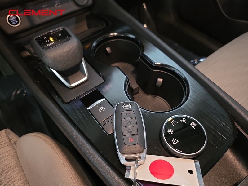 Nissan Rogue Vehicle Image 22