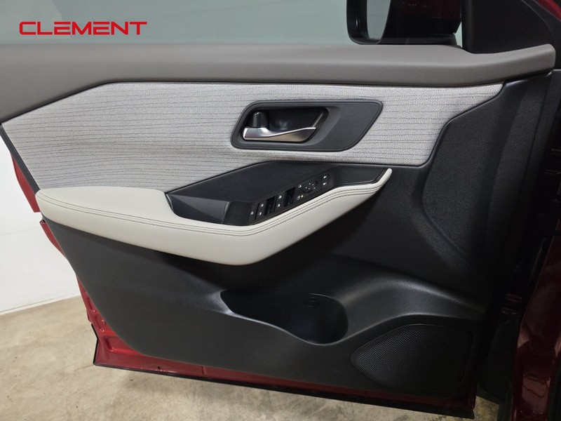 Nissan Rogue Vehicle Image 24