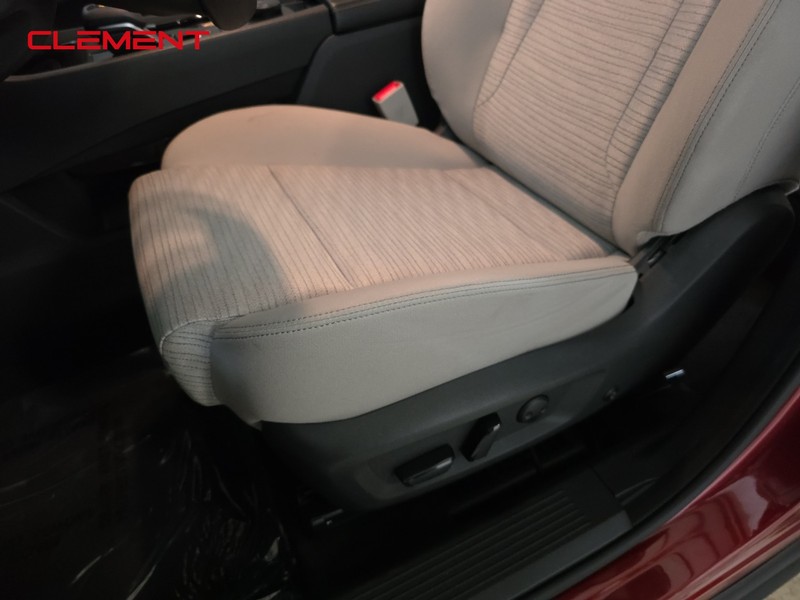 Nissan Rogue Vehicle Image 25
