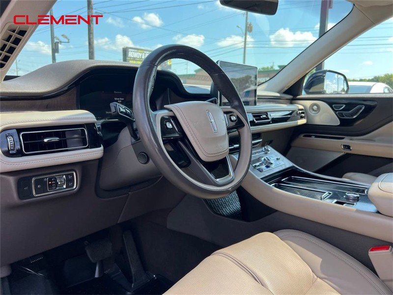 Lincoln Aviator Vehicle Image 03