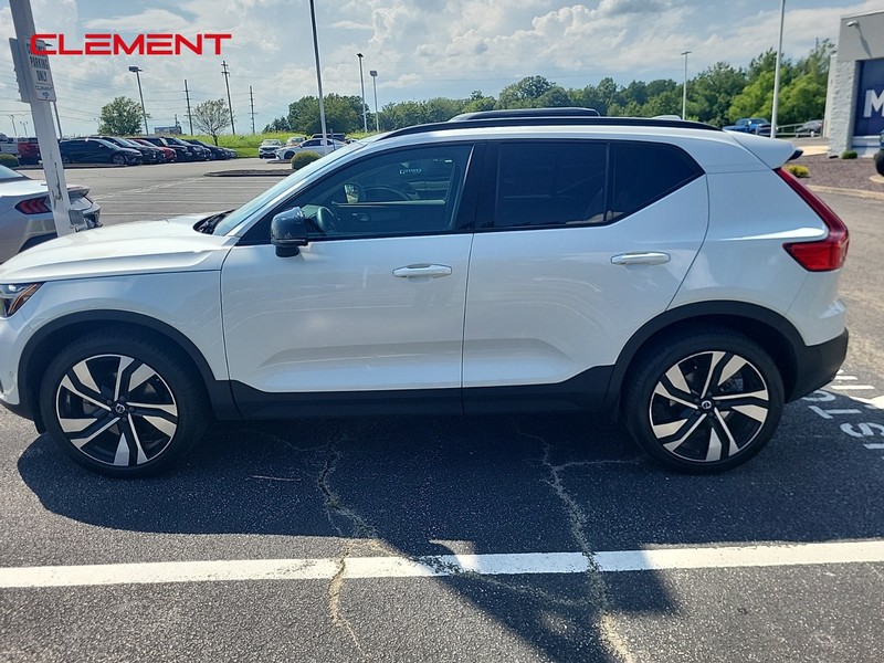 Volvo XC40 Vehicle Image 03