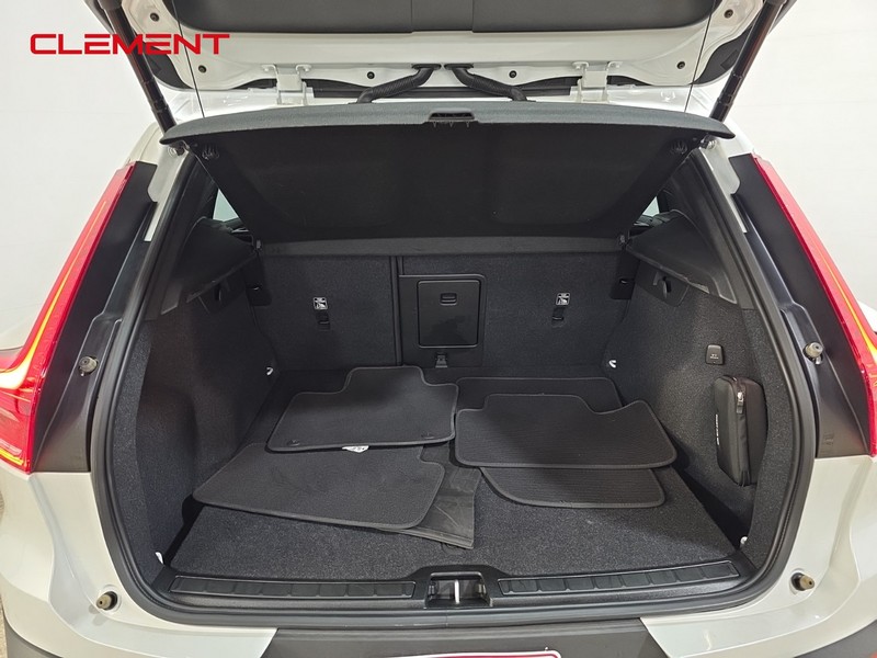 Volvo XC40 Vehicle Image 09