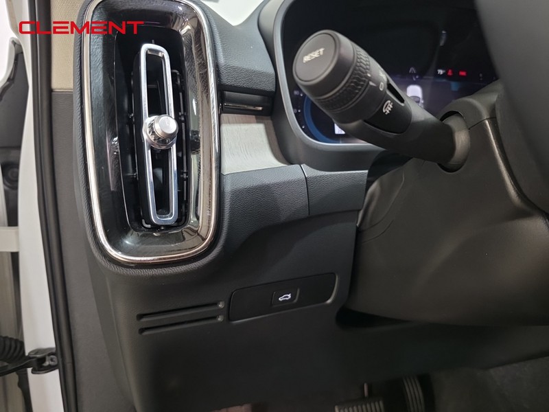 Volvo XC40 Vehicle Image 11