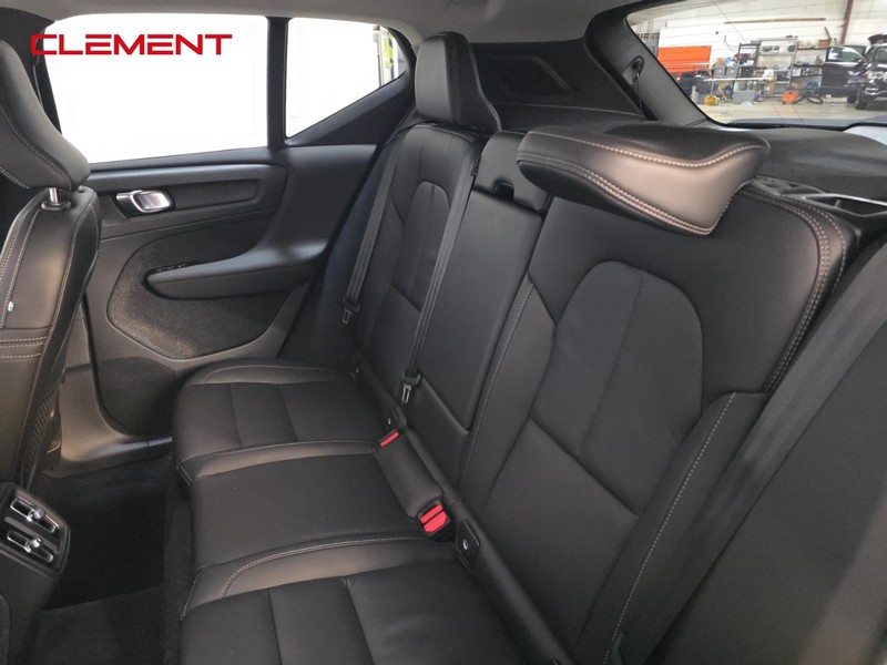 Volvo XC40 Vehicle Image 30