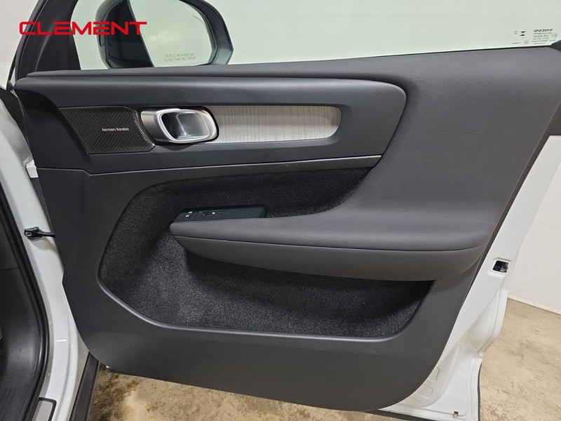 Volvo XC40 Vehicle Image 33