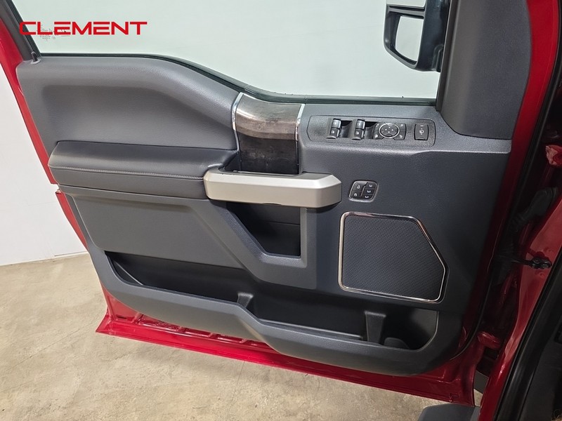 Ford Super Duty F-250 SRW Vehicle Image 30