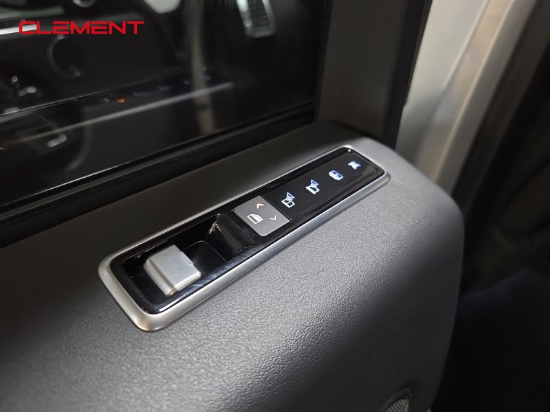 Land Rover Range Rover Vehicle Image 30