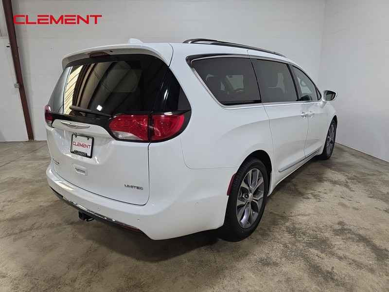Chrysler Pacifica Vehicle Image 06