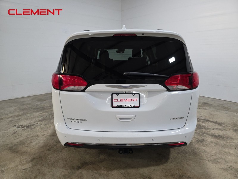 Chrysler Pacifica Vehicle Image 07