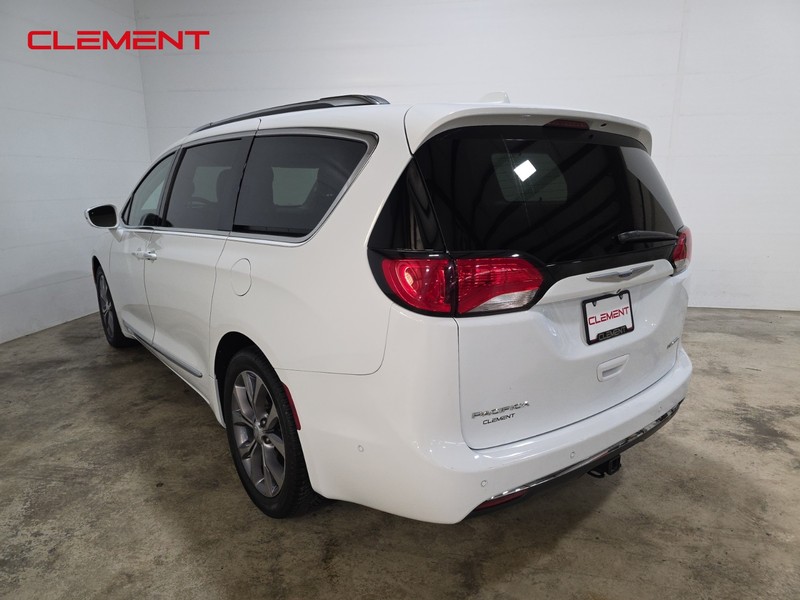 Chrysler Pacifica Vehicle Image 08