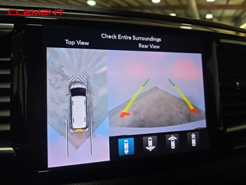 Chrysler Pacifica Vehicle Image 22