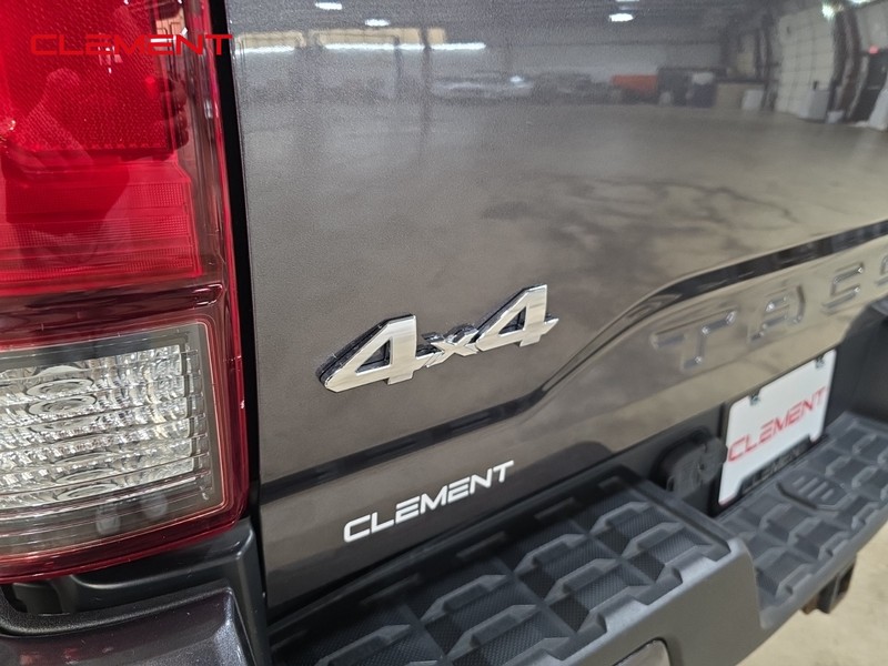 Toyota Tacoma 4WD Vehicle Image 09