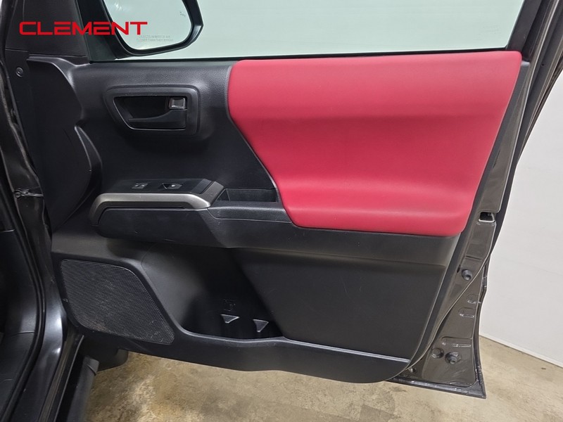 Toyota Tacoma 4WD Vehicle Image 32