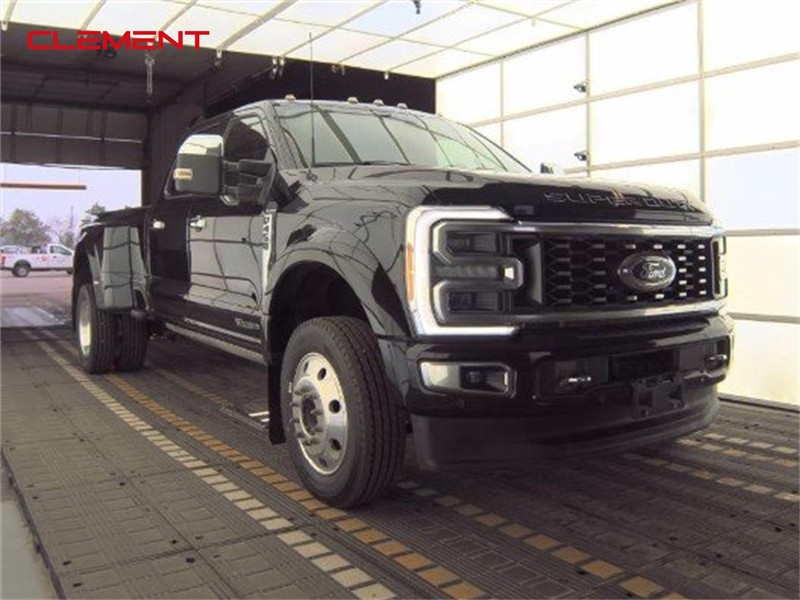 Ford Super Duty F-450 DRW Vehicle Image 02