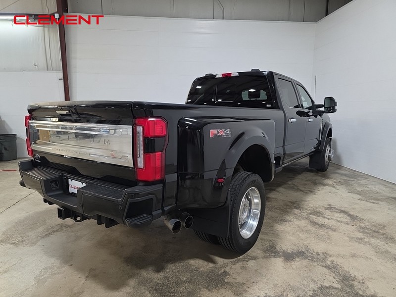 Ford Super Duty F-450 DRW Vehicle Image 06