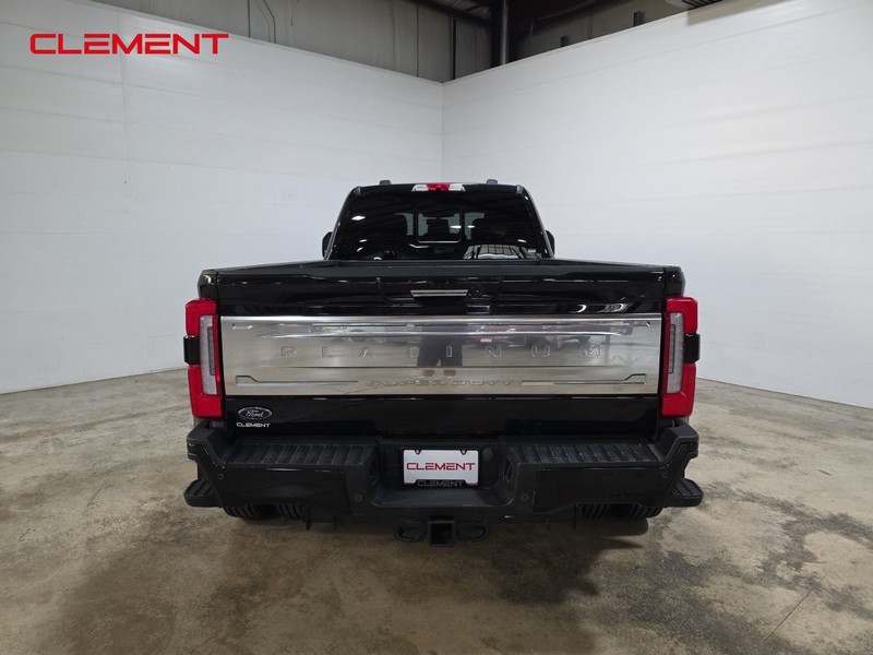 Ford Super Duty F-450 DRW Vehicle Image 07